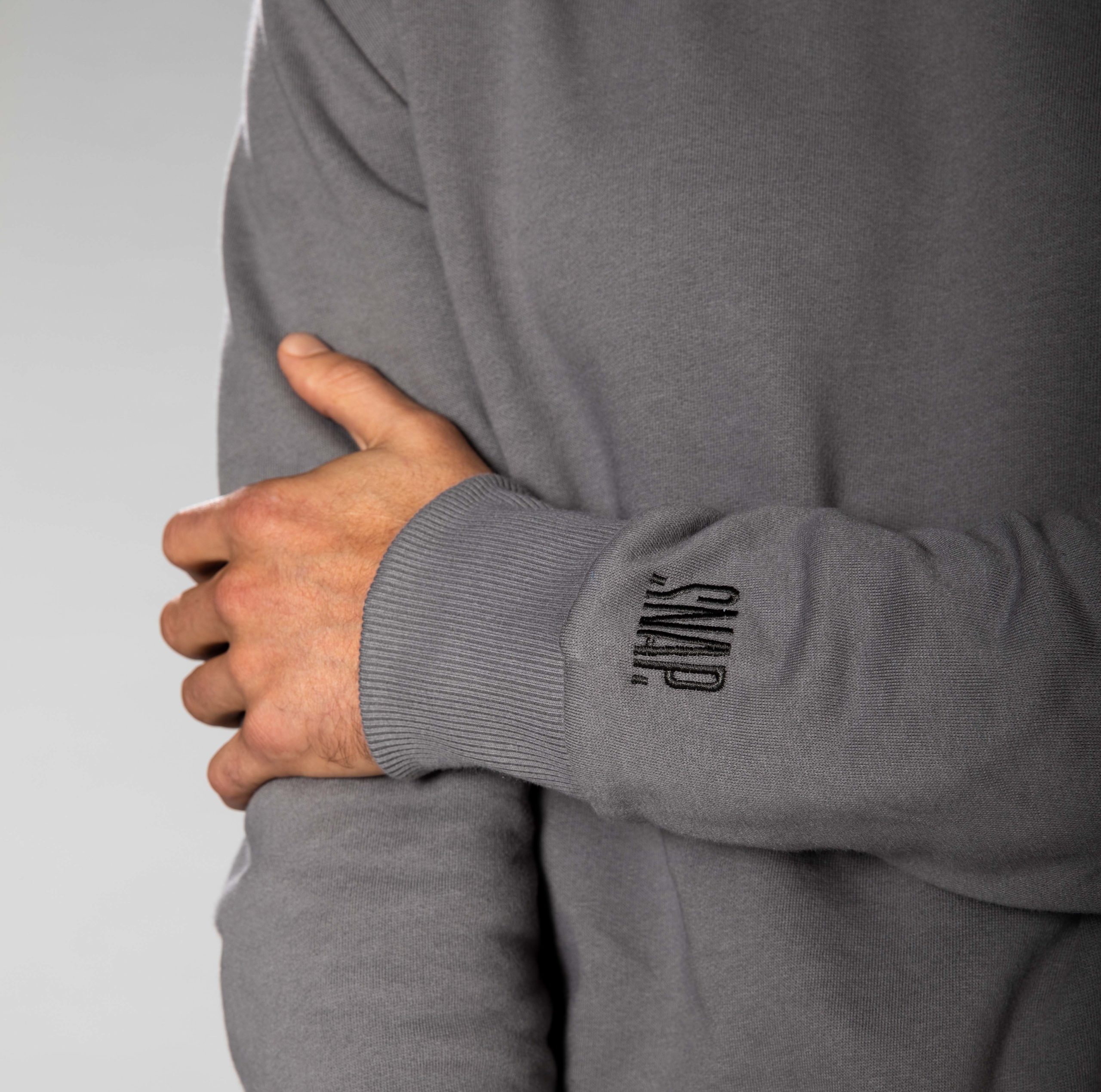 snap_wear_men_classic_sweater_grey_detail_2-scaled